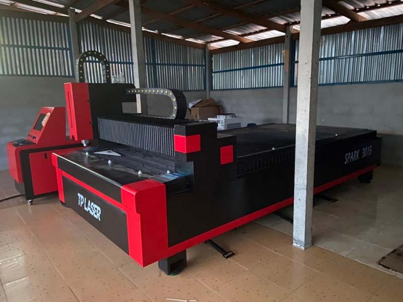 remcor 2kw laser cutting machine in customer factory